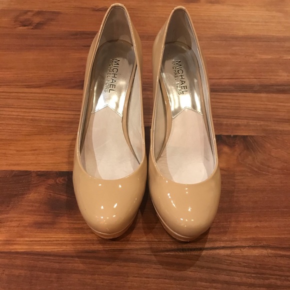 Michael Kors Patent Leather Beige Pumps 4” Heels - Picture 3 of 11